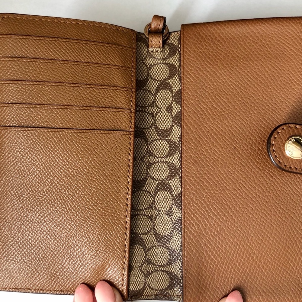 Coach wristlet - Picture 4 of 4